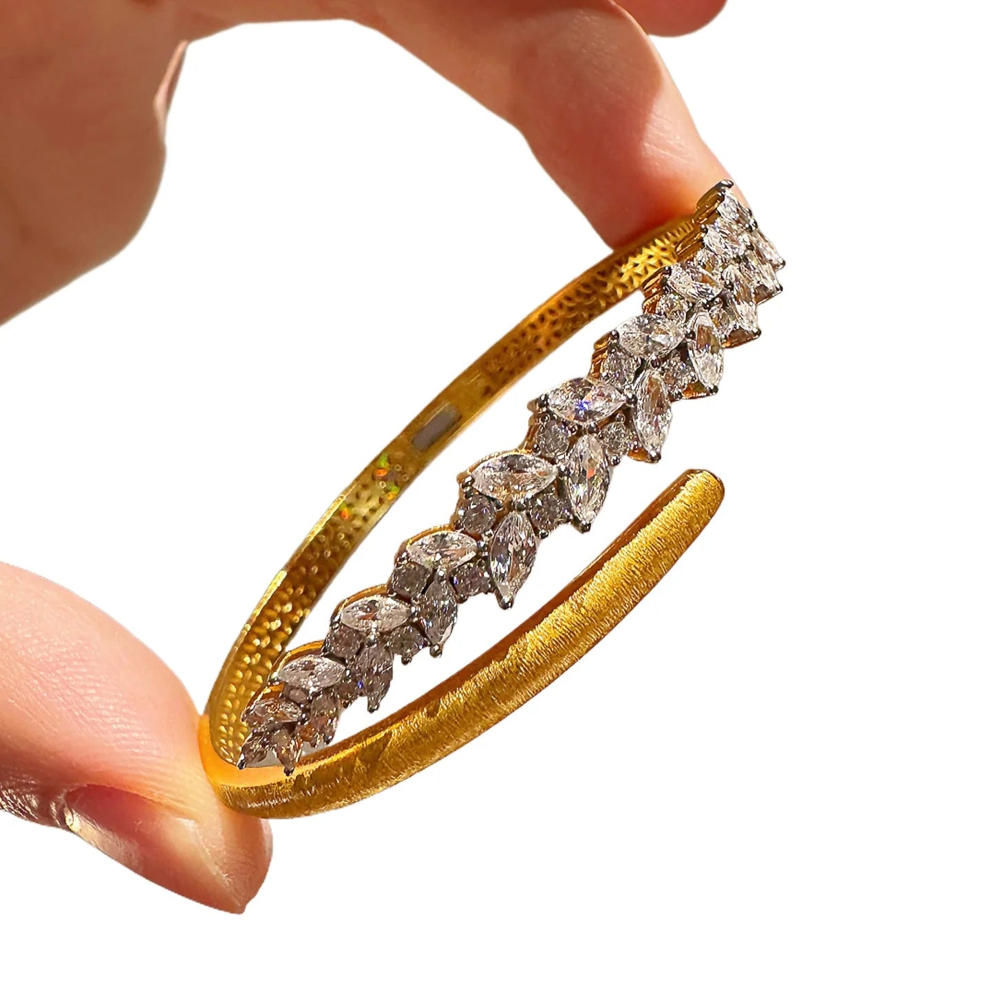 Retro Sparkling Leaf Brushed Diamond Bracelet for Women