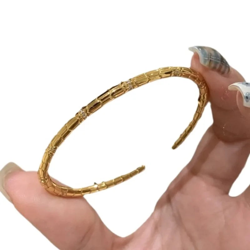 Antique Gold Snake Bracelet with Diamond Inlaid for Women